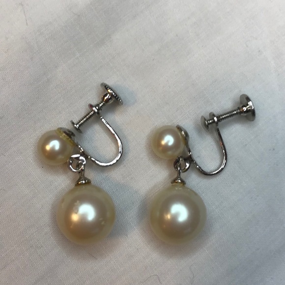 Sweet Cream Double Pearl Earrings - Picture 2 of 4